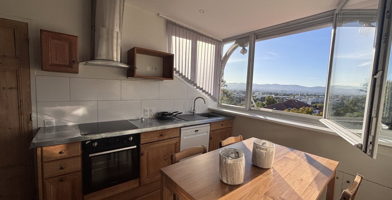 POINT DU JOUR - RUE DU FORT SAINT-IRENEE - DERNIER ETAGE VUE DEGAGEE — photo 1