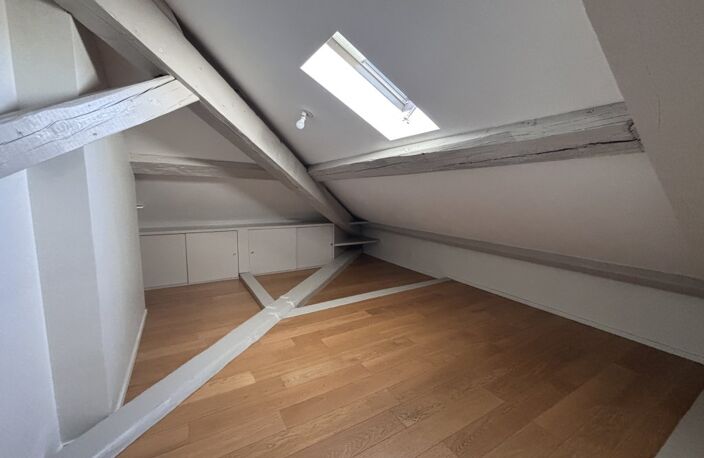 POINT DU JOUR - RUE DU FORT SAINT-IRENEE - DERNIER ETAGE VUE DEGAGEE — photo 5