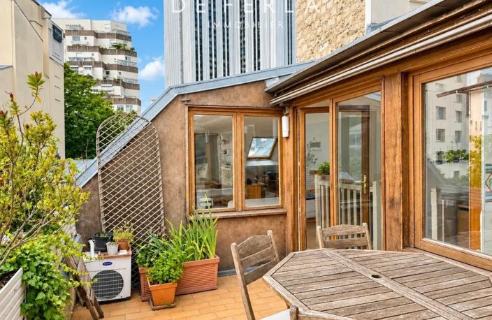 MONTPARNASSE/GAITÉ : Duplex à rénover en dernier étage avec terrasse, Paris 14e — photo 4
