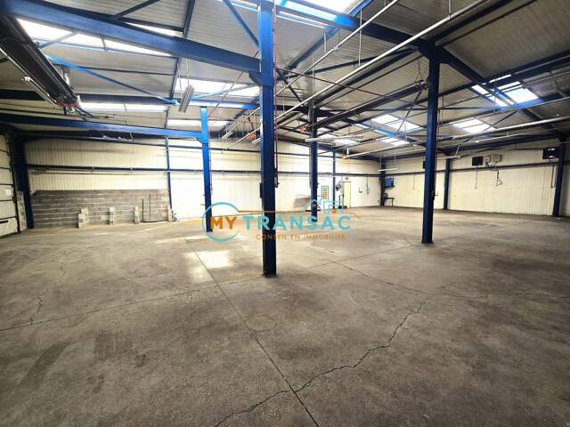 A VENDRE - RARE - MyTransac vous propose sur LIVRY GARGAN, un bâtiment indépendant de 550m² — photo du bien