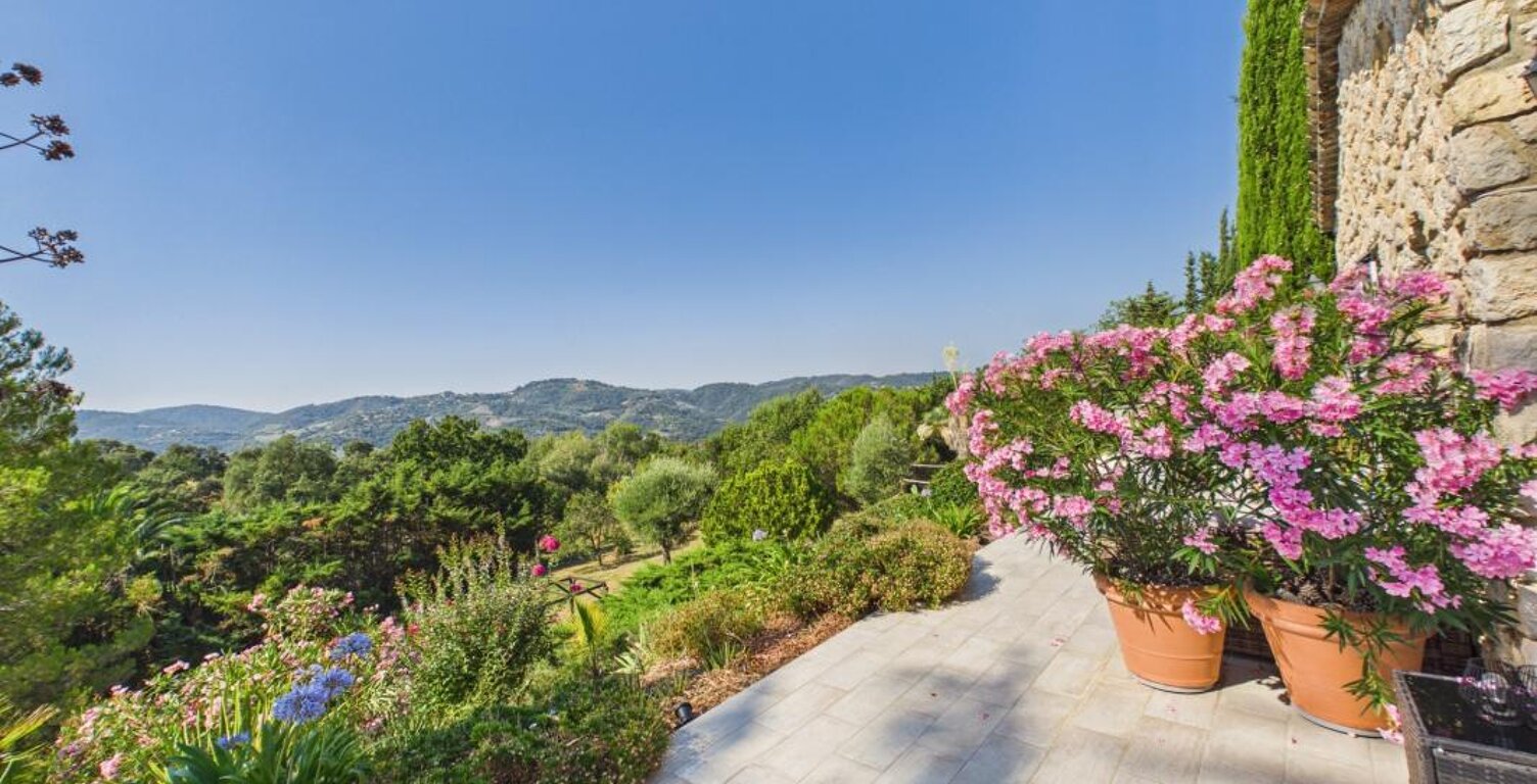 Peymeinade – Bastide provençale de 345 m² avec vue panoramique — photo 1