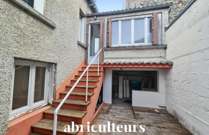 Maison 4 pièces 96 m² avec cour et garage en vente à Cognac 16100 — photo 3
