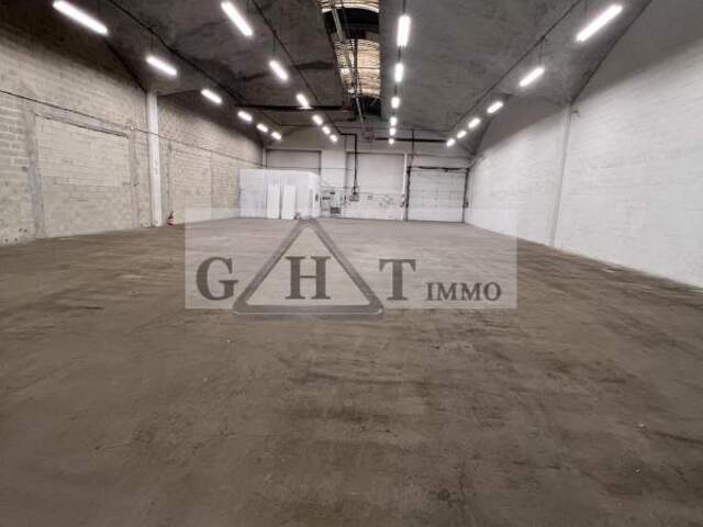 ENTREPOT BUREAUX A LOUER 1050M2 CHENNEVIERES SUR MARNE — photo du bien