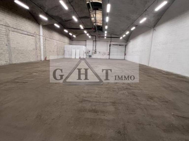 ENTREPOT BUREAUX A LOUER 1050M2 CHENNEVIERES SUR MARNE — photo 1