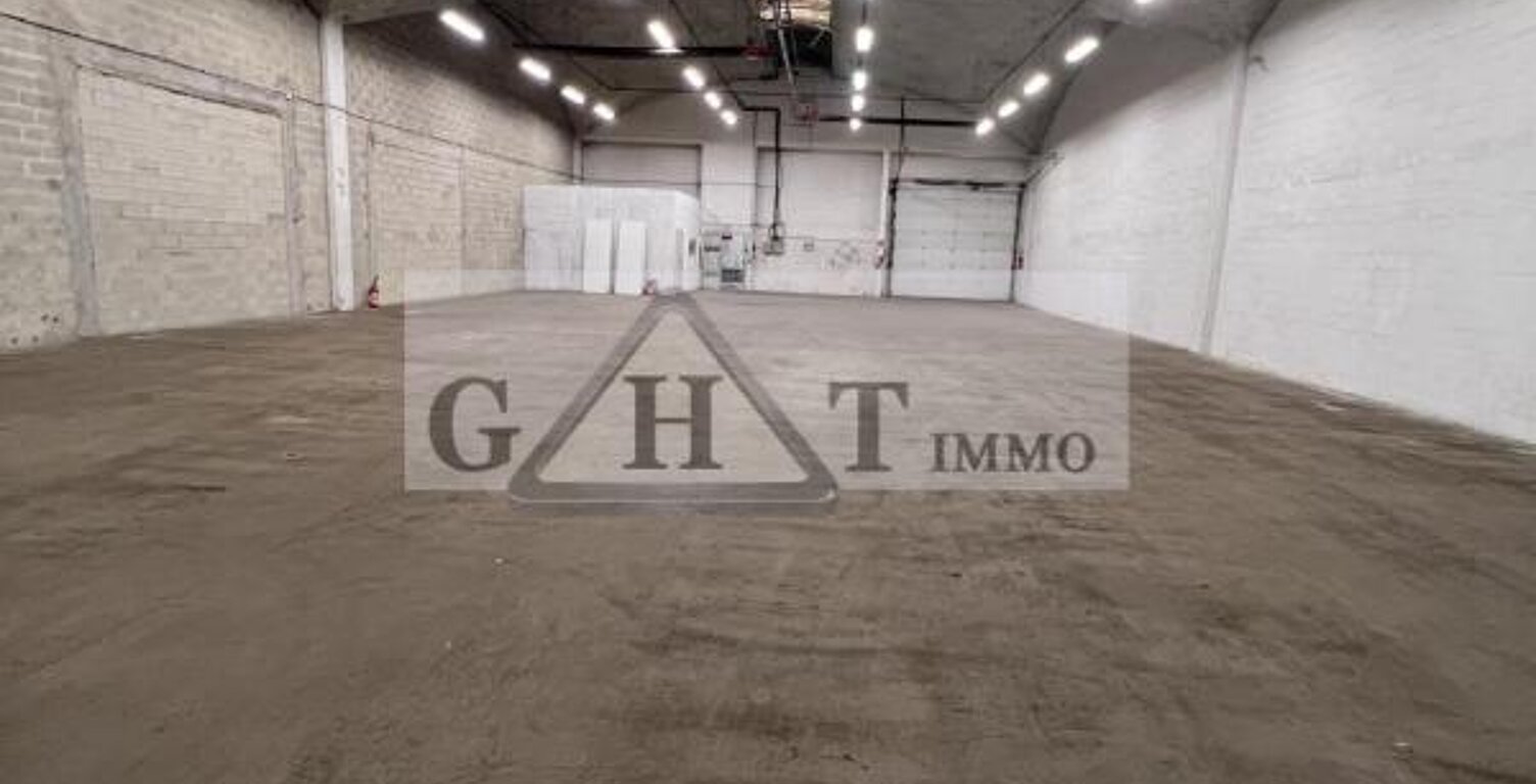 ENTREPOT BUREAUX A LOUER 1050M2 CHENNEVIERES SUR MARNE — photo 1