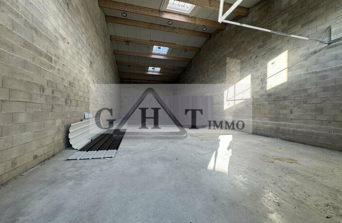 ENTREPOT A VENDRE PERSAN — photo 2