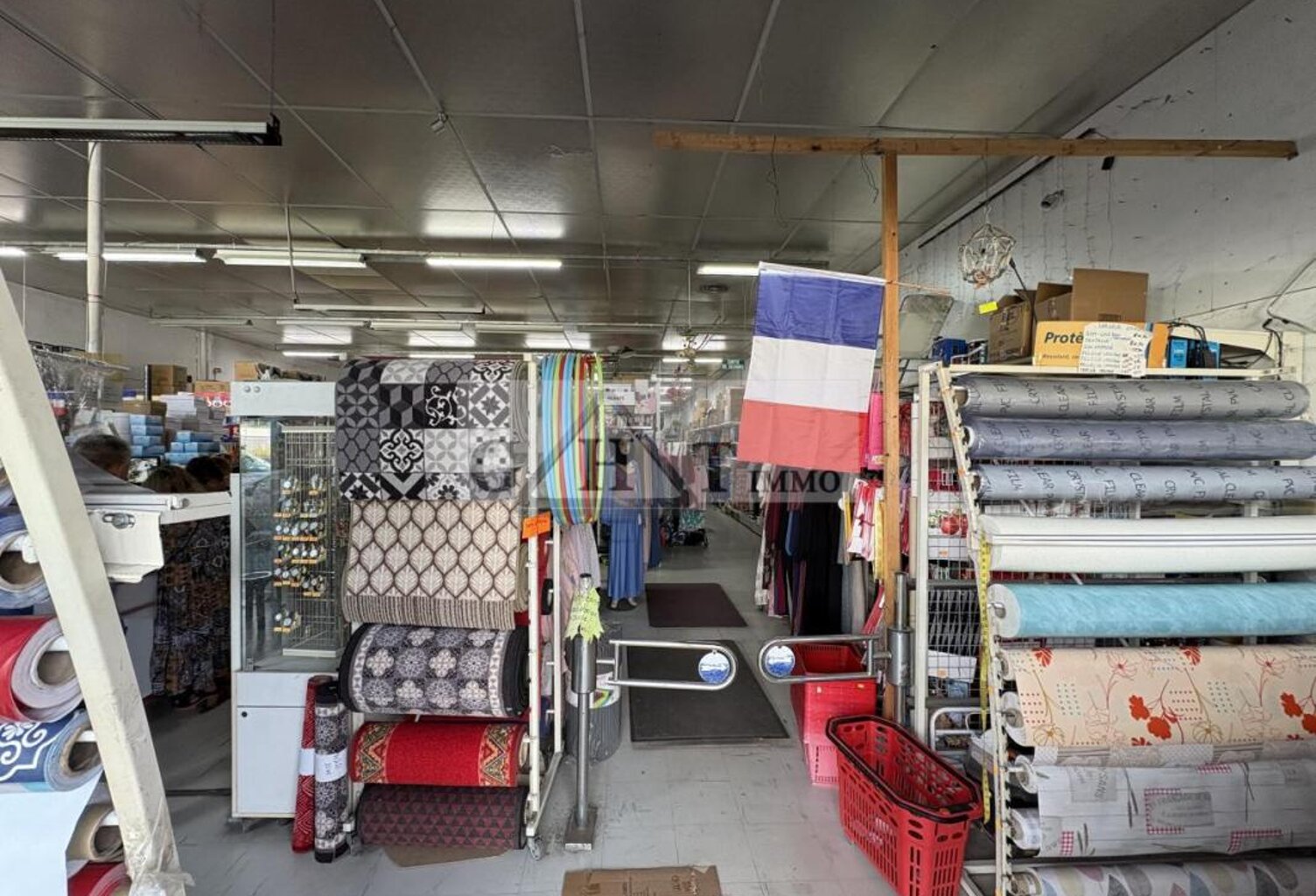 Local commercial de 565 m² à vendre — photo 1