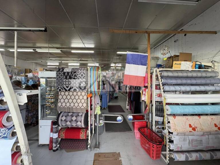 Local commercial de 565 m² à vendre — photo 1