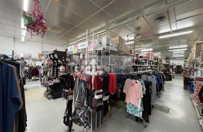 Local commercial de 565 m² à vendre — photo 2