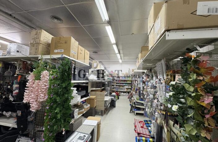 Local commercial de 565 m² à vendre — photo 4