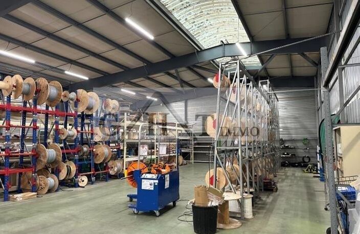 À vendre Entrepôt & bureaux 3100m²- TRAPPES — photo 3