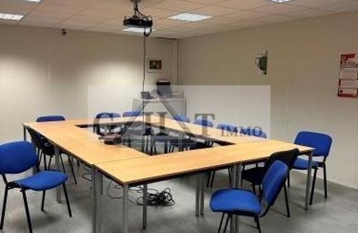 À vendre Entrepôt & bureaux 3100m²- TRAPPES — photo 4