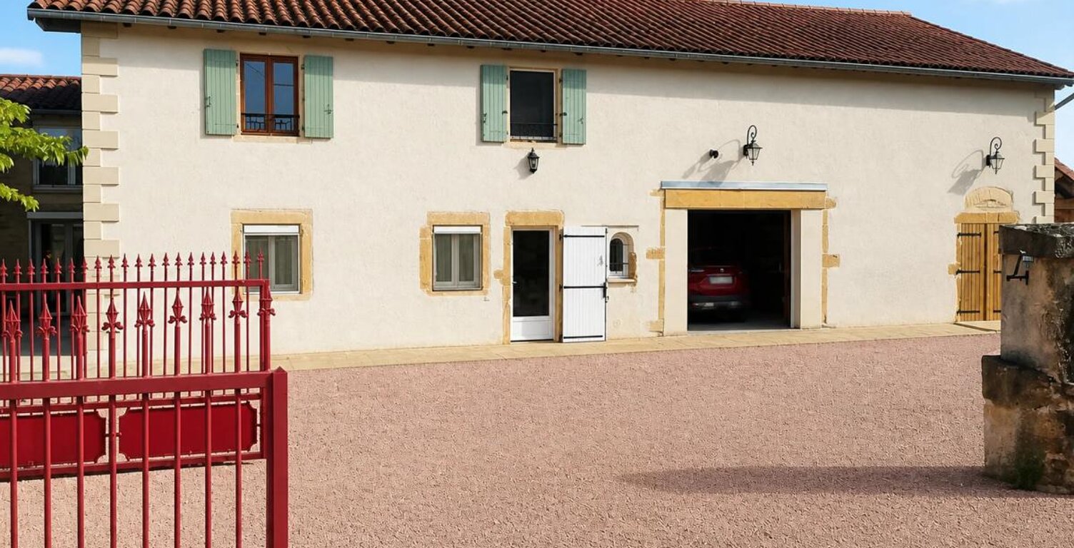Maison de 8 pièces de 202 m² à Ligny-en-Brionnais — photo 1