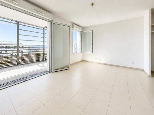 T2 avec vue mer loué à Marseille Joliette — photo du bien