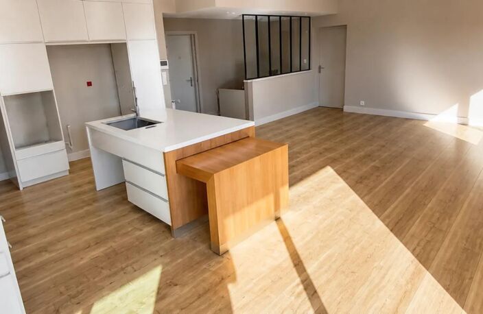 Appartement récent et climatisé de 5 pièces de 210 m² à Ruaudin — photo 3