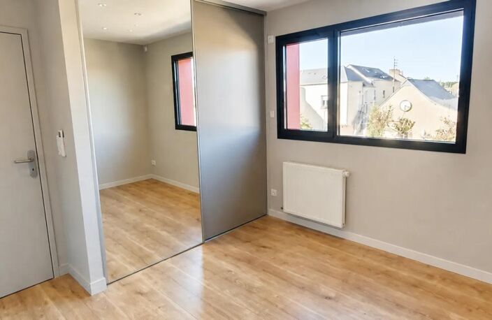 Appartement récent et climatisé de 5 pièces de 210 m² à Ruaudin — photo 5