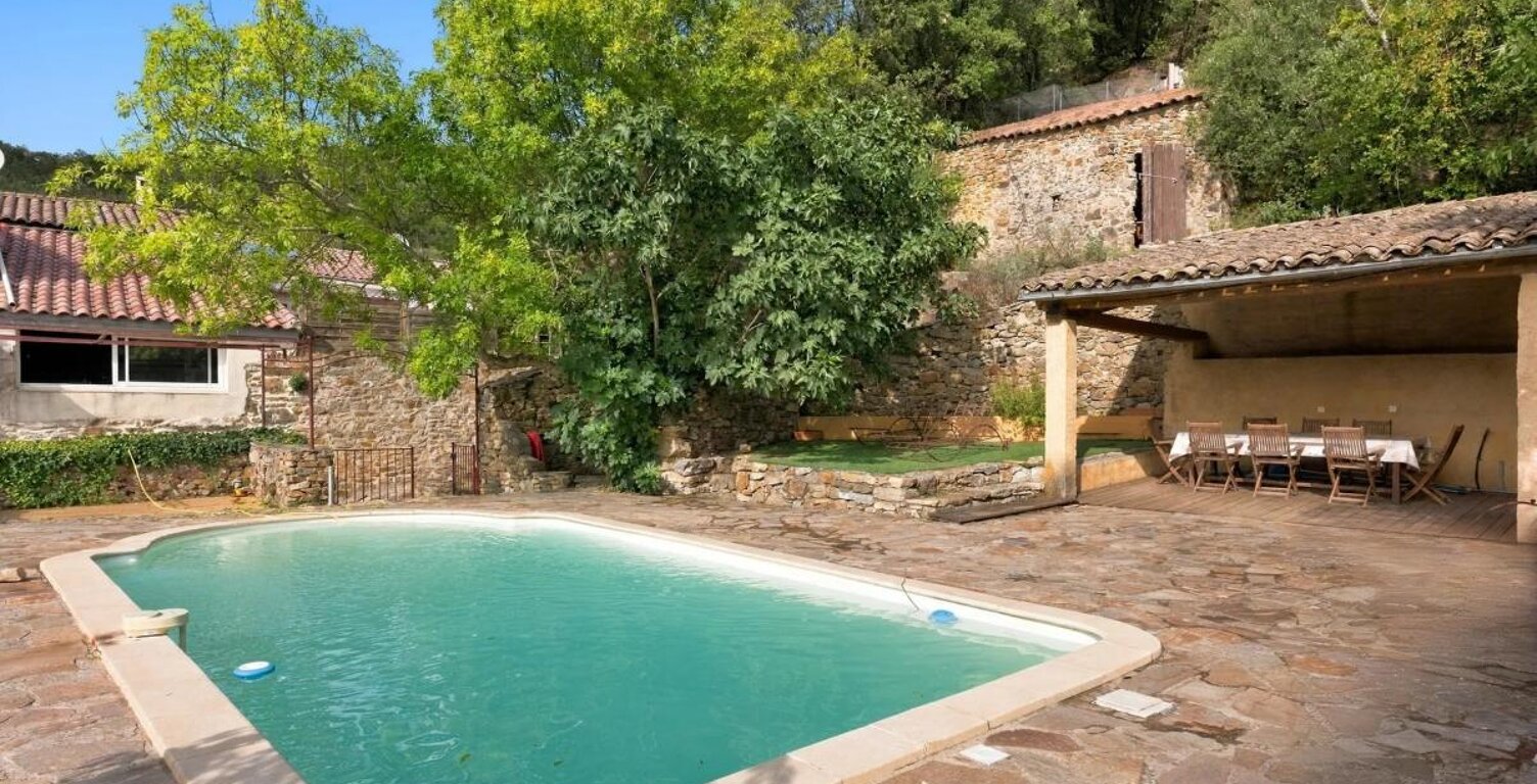 Ferrières-Poussarou – Maison en pierre, deux logements et piscine avec vue sur la nature — photo 1