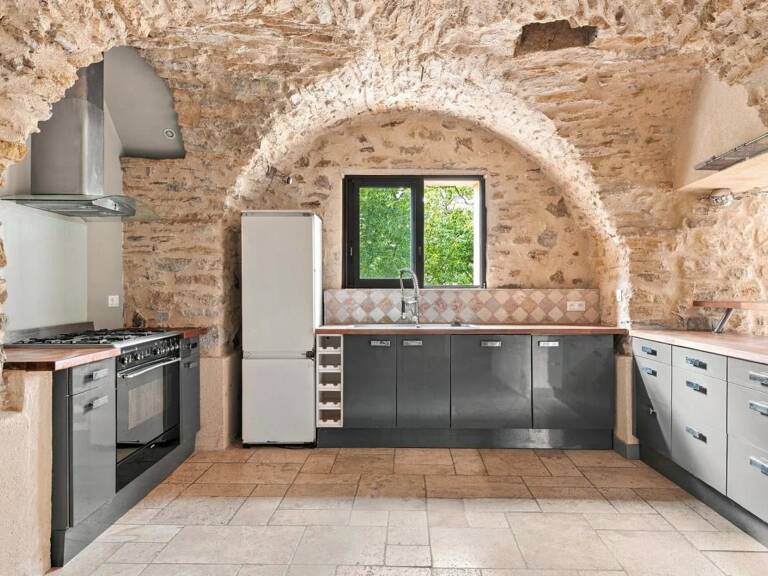 Ferrières-Poussarou – Maison en pierre, deux logements et piscine avec vue sur la nature — photo 1