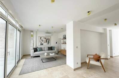 Maison de ville rénovée avec patio et garage — photo du bien