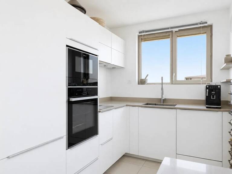 BORDEAUX - 6e étage appartement excluant voisins sur le palier — photo 1