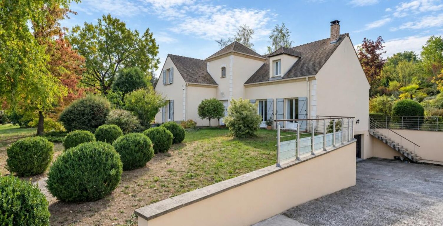 LUZARCHES – Une propriété rare au cœur de 2 646 m² de verdure — photo 1