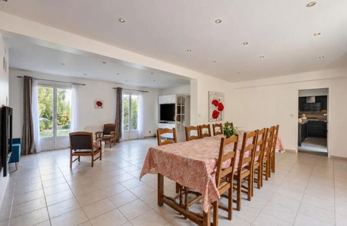 LUZARCHES – Une propriété rare au cœur de 2 646 m² de verdure — photo 4