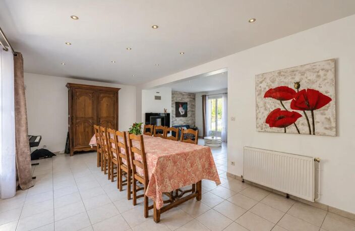 LUZARCHES – Une propriété rare au cœur de 2 646 m² de verdure — photo 5