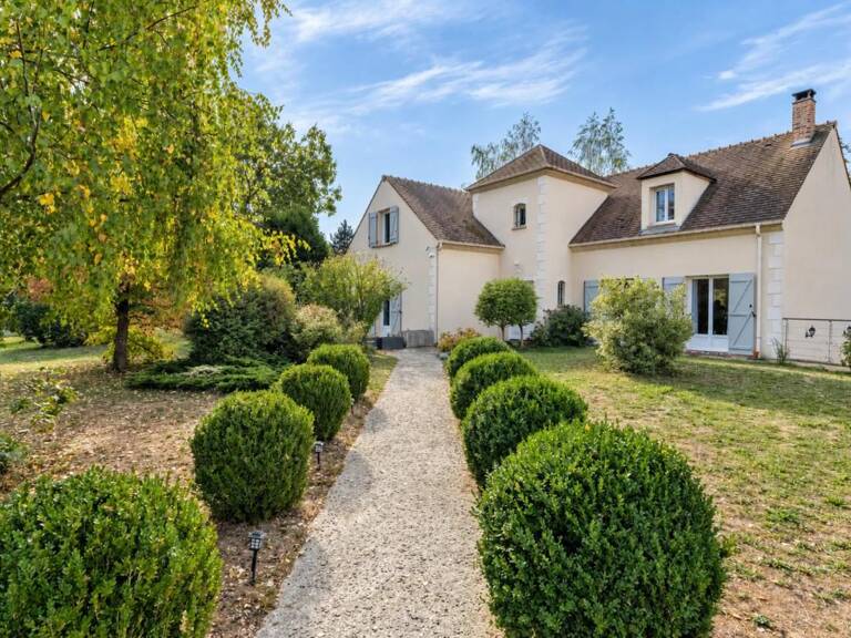 LUZARCHES – Une propriété rare au cœur de 2 646 m² de verdure — photo 1