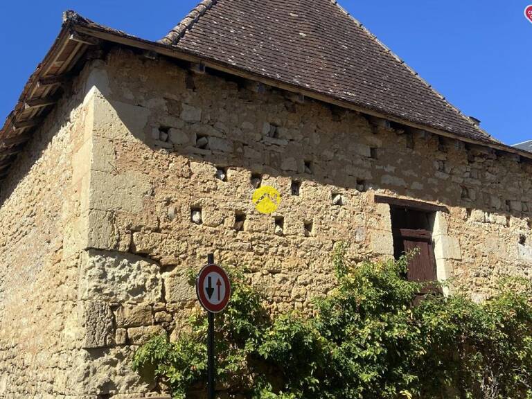 Belle grange dans un bourg — photo 1