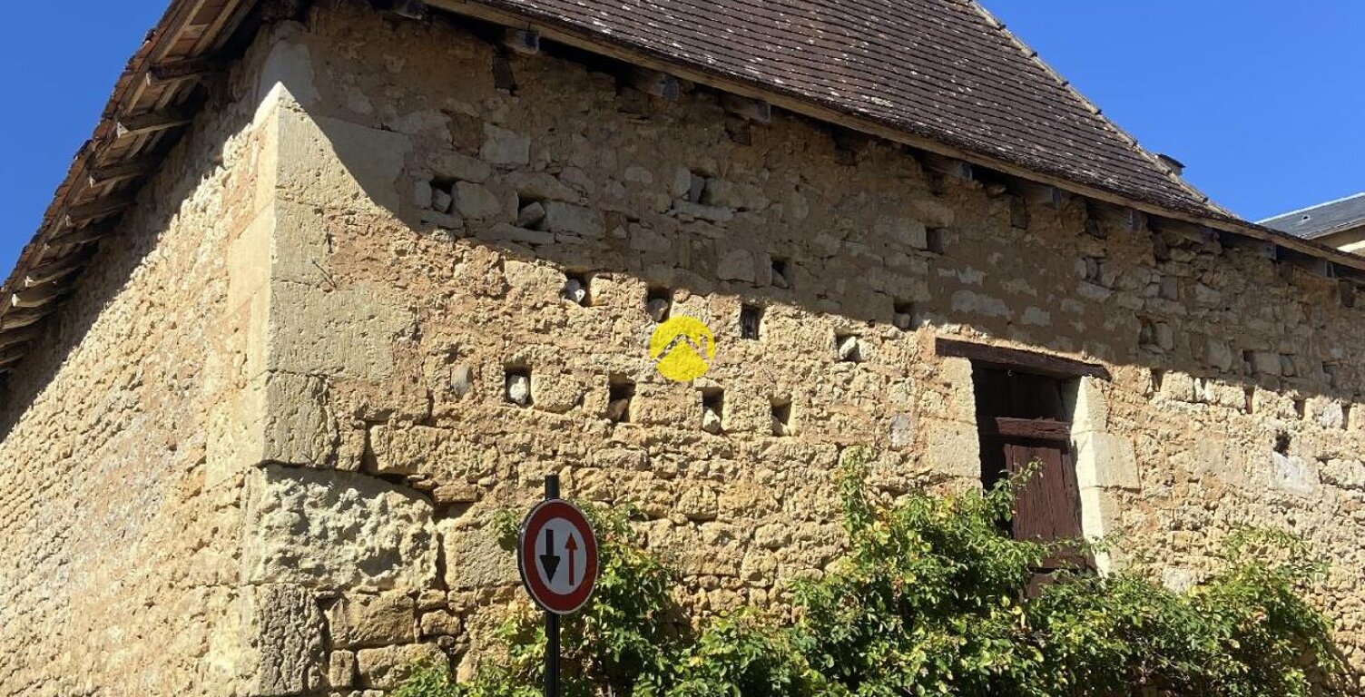 Belle grange dans un bourg — photo 1