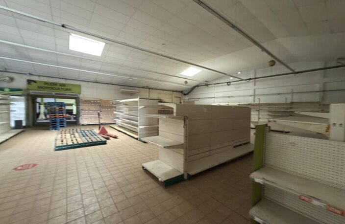 Local commercial 1 800 m² – Saint-André — photo 3
