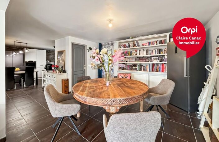 Maison À Vendre CASTRES – MAISON FAMILIALE DE 151 M² – 5 CHAMBRES – JARDIN INTIMISTE — photo 3