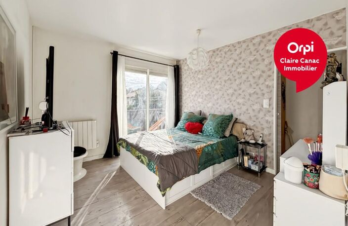 Maison À Vendre CASTRES – MAISON FAMILIALE DE 151 M² – 5 CHAMBRES – JARDIN INTIMISTE — photo 5