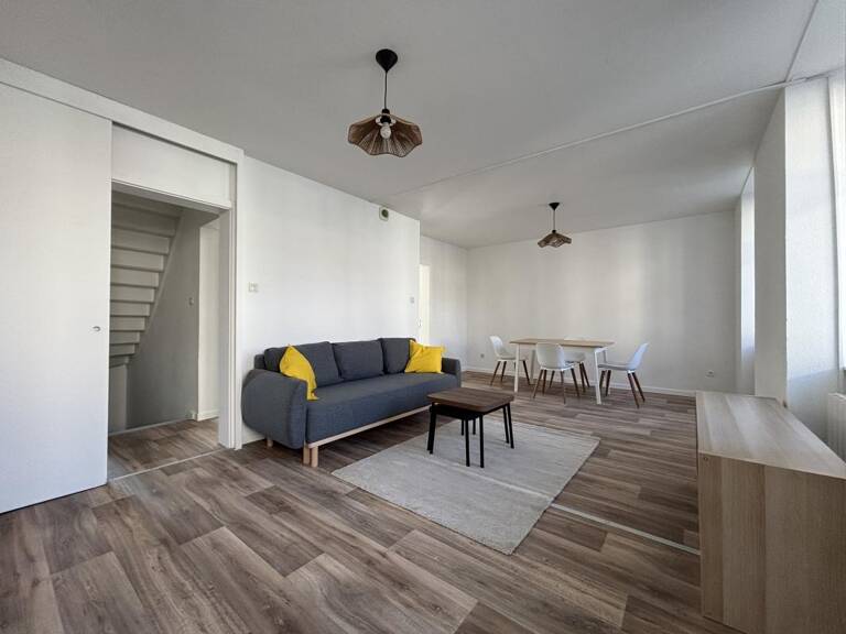 À LOUER – BEAU DUPLEX F4 MEUBLÉ AVEC TERRASSE ET JARDIN PRIV — photo 1