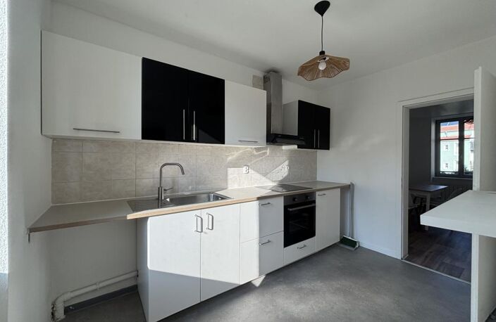 À LOUER – BEAU DUPLEX F4 MEUBLÉ AVEC TERRASSE ET JARDIN PRIV — photo 3