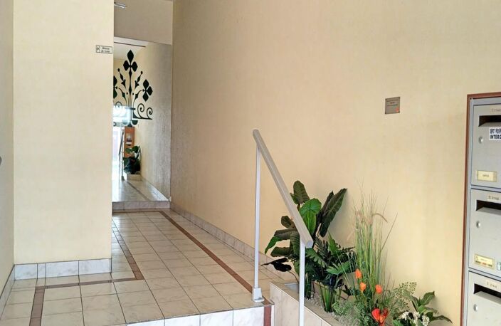T2 avec balcon et parking, centre-ville — photo 5