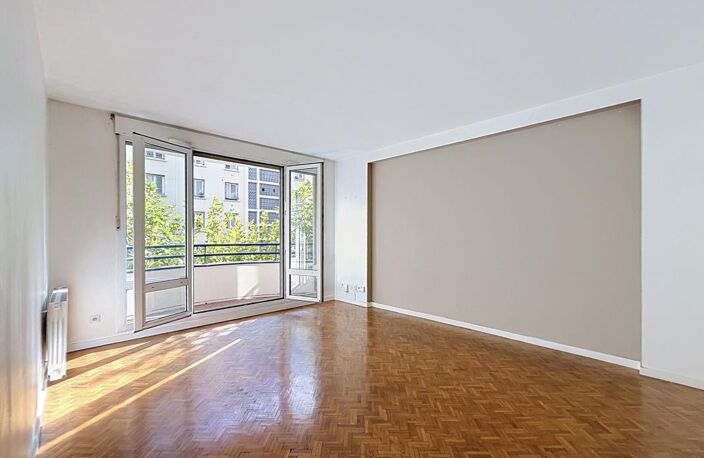 À saisir ! Beau T2 de 55,78 m² – Balcon plein SUD – Ascenseur – Immeuble sur son terrain – Garage en sus — photo 2