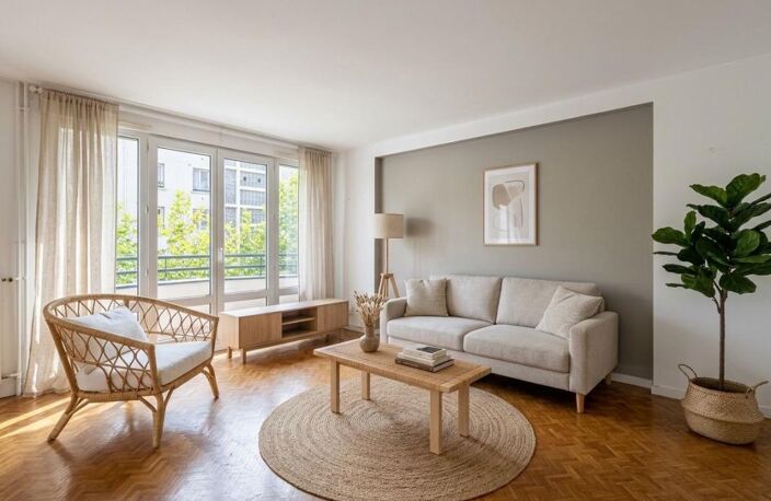 À saisir ! Beau T2 de 55,78 m² – Balcon plein SUD – Ascenseur – Immeuble sur son terrain – Garage en sus — photo 3