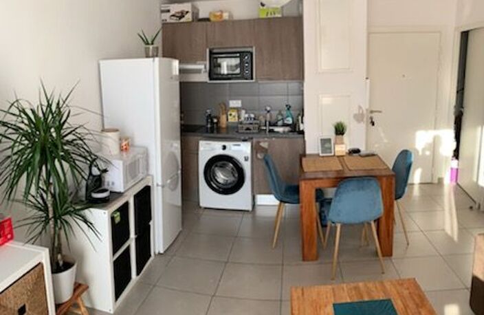 Appartement T2 dans résidence avec terrasse et parking — photo 2