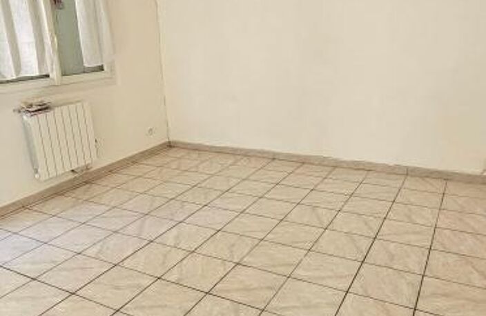 À Louer OLLIOULES Appartement T3 — photo 4