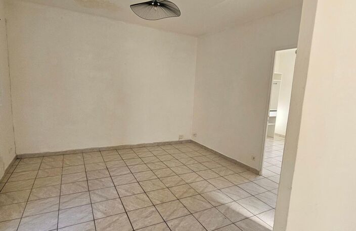 À Louer OLLIOULES Appartement T3 — photo 5