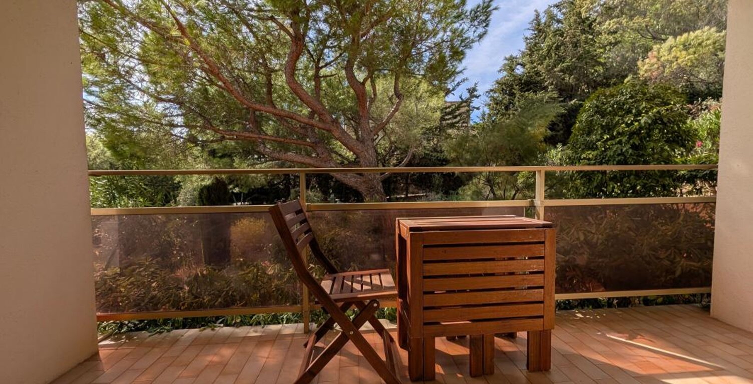 À LOUER À SIX-FOURS-LES-PLAGES : T2 MEUBLÉ CLIMATISÉ DE 30,10 M² AVEC TERRASSE — photo 1