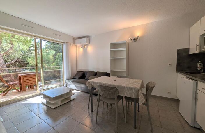 À LOUER À SIX-FOURS-LES-PLAGES : T2 MEUBLÉ CLIMATISÉ DE 30,10 M² AVEC TERRASSE — photo 2