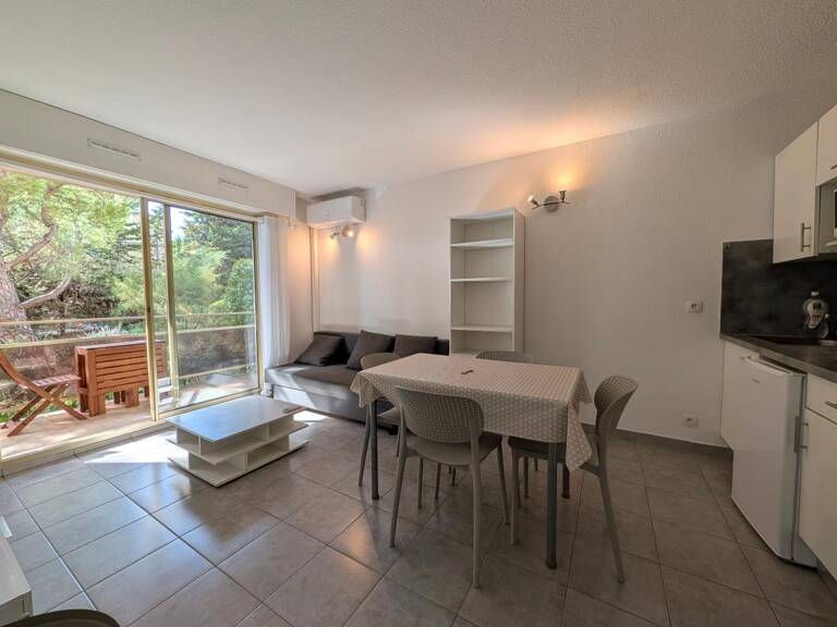 À LOUER À SIX-FOURS-LES-PLAGES : T2 MEUBLÉ CLIMATISÉ DE 30,10 M² AVEC TERRASSE — photo 1