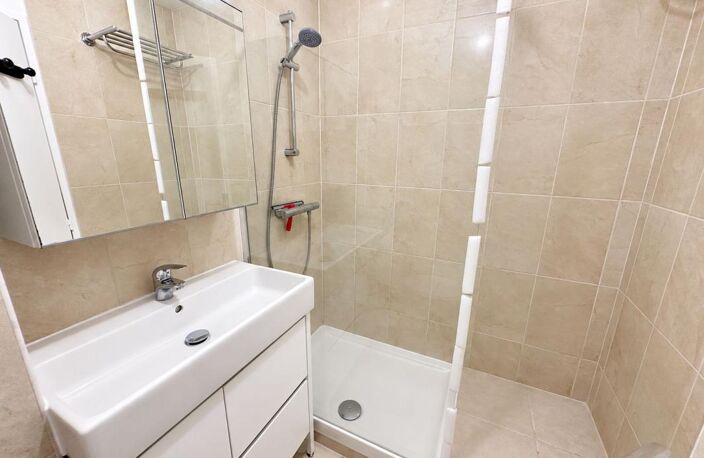 Appartement À Vendre studio pin Rolland — photo 4