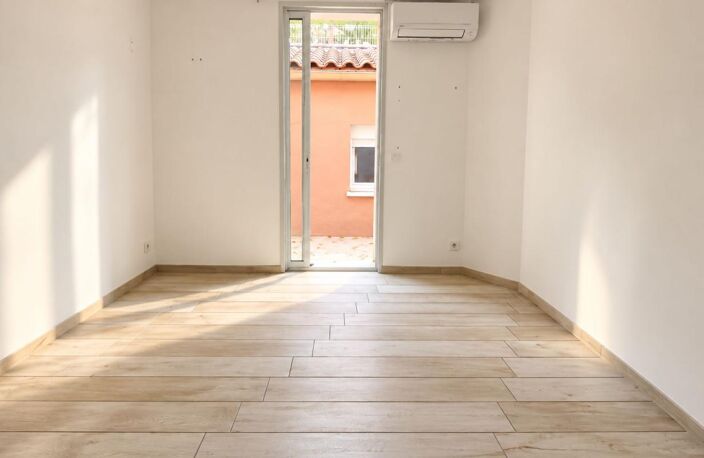 A vendre TOULON OUEST  maison de plain-pied de type 3 de 64 m² sur 304 m² de terrain — photo 4