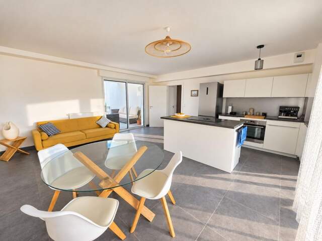 Appartement récent au cœur de Quiberon avec terrasse, garage et parking PMR — photo du bien