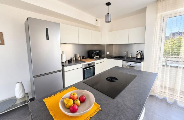 Appartement récent au cœur de Quiberon avec terrasse, garage et parking PMR — photo 2