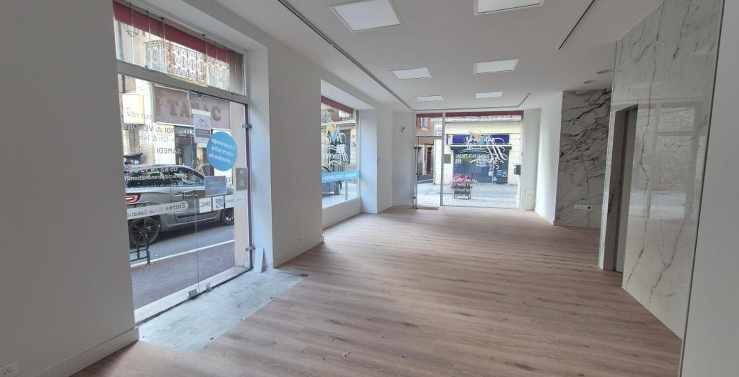 Bien Commercial À Vendre — photo 1
