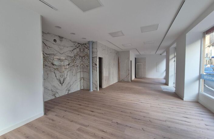 Bien Commercial À Vendre — photo 3